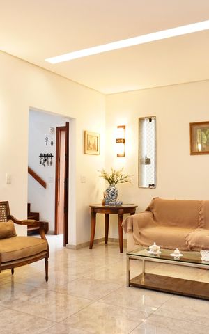 Casa à venda com 330m², 5 quartos e 4 vagas Casa à venda com 330m², 5 quartos e 4 vagasSala 1