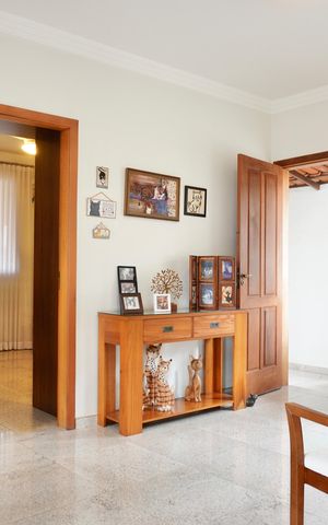 Casa à venda com 330m², 5 quartos e 4 vagas Casa à venda com 330m², 5 quartos e 4 vagasSala 3 (2º piso)