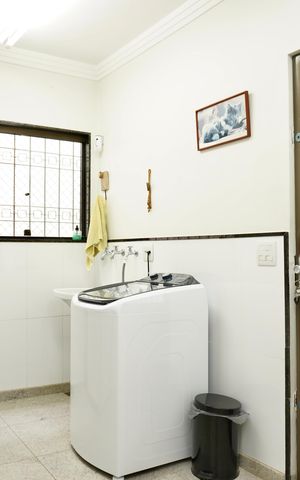 Casa à venda com 330m², 5 quartos e 4 vagas Casa à venda com 330m², 5 quartos e 4 vagasÁrea de Serviço