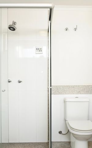 Casa à venda com 330m², 5 quartos e 4 vagas Casa à venda com 330m², 5 quartos e 4 vagasSuíte 3 - Banheiro