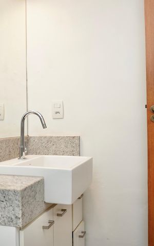 Casa à venda com 330m², 5 quartos e 4 vagas Casa à venda com 330m², 5 quartos e 4 vagasSuíte 1 - Banheiro