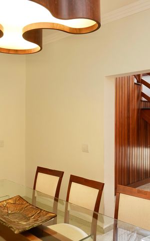 Casa à venda com 330m², 5 quartos e 4 vagas Casa à venda com 330m², 5 quartos e 4 vagasCopa