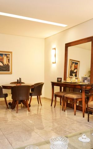 Casa à venda com 330m², 5 quartos e 4 vagas Casa à venda com 330m², 5 quartos e 4 vagasSala 1