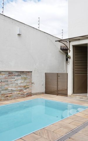 Casa à venda com 330m², 5 quartos e 4 vagas Casa à venda com 330m², 5 quartos e 4 vagasÁrea Gourmet - Piscina