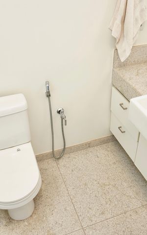 Casa à venda com 330m², 5 quartos e 4 vagas Casa à venda com 330m², 5 quartos e 4 vagasBanheiro Social