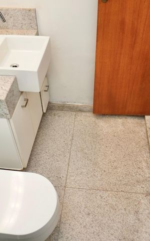 Casa à venda com 330m², 5 quartos e 4 vagas Casa à venda com 330m², 5 quartos e 4 vagasSuíte 1 - Banheiro
