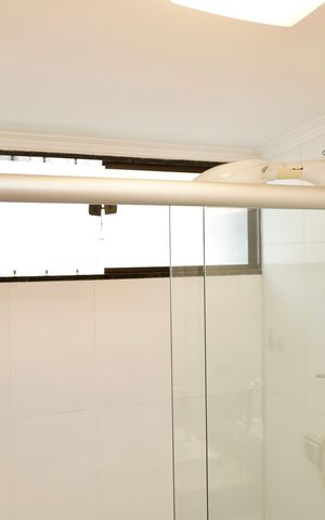 Casa à venda com 330m², 5 quartos e 4 vagas Casa à venda com 330m², 5 quartos e 4 vagasSuíte 1 - Banheiro