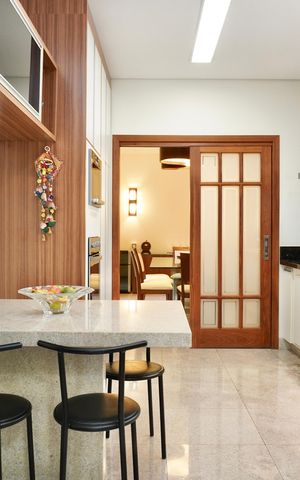 Casa à venda com 330m², 5 quartos e 4 vagas Casa à venda com 330m², 5 quartos e 4 vagasCozinha