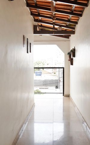 Casa à venda com 330m², 5 quartos e 4 vagas Casa à venda com 330m², 5 quartos e 4 vagasVaranda