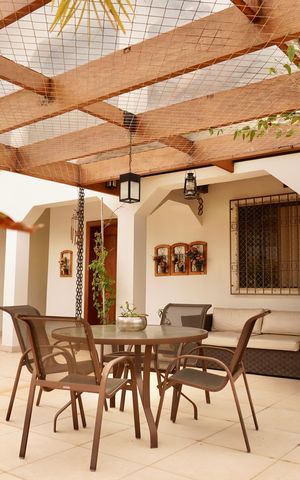 Casa à venda com 330m², 5 quartos e 4 vagas Casa à venda com 330m², 5 quartos e 4 vagasVaranda de entrada