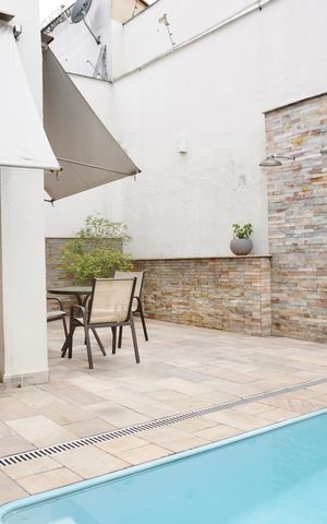Casa à venda com 330m², 5 quartos e 4 vagas Casa à venda com 330m², 5 quartos e 4 vagasÁrea Gourmet - Piscina