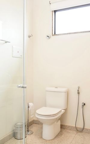 Casa à venda com 330m², 5 quartos e 4 vagas Casa à venda com 330m², 5 quartos e 4 vagasBanheiro Social