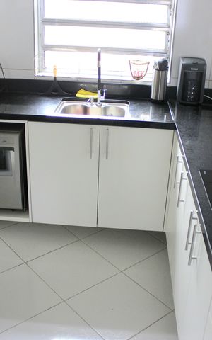 Apartamento à venda com 77m², 2 quartos e 1 vagaCozinha e lavanderia 