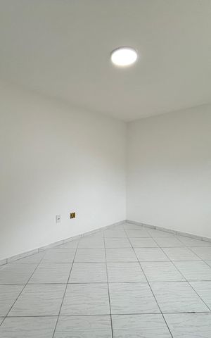 Casa à venda com 80m², 2 quartos e 1 vaga