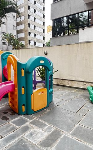 Apartamento à venda com 160m², 3 quartos e 2 vagas Apartamento à venda com 160m², 3 quartos e 2 vagasPlayground