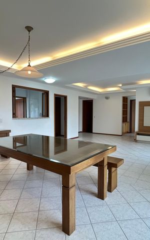 Apartamento para alugar com 184m², 5 quartos e 2 vagas Apartamento para alugar com 184m², 5 quartos e 2 vagasSala