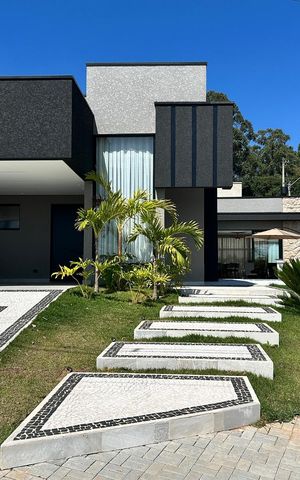 Casa de condomínio à venda com 228m², 3 quartos e 3 vagasFachada