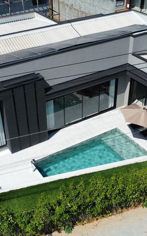Casa de condomínio à venda com 228m², 3 quartos e 3 vagasFachada