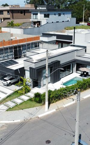 Casa de condomínio à venda com 228m², 3 quartos e 3 vagasFachada
