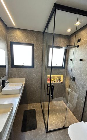 Casa de condomínio à venda com 228m², 3 quartos e 3 vagasBanheiro