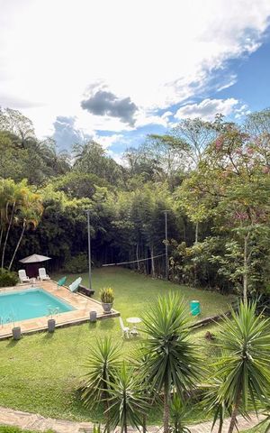 Casa de condomínio à venda com 250m², 4 quartos e 6 vagas