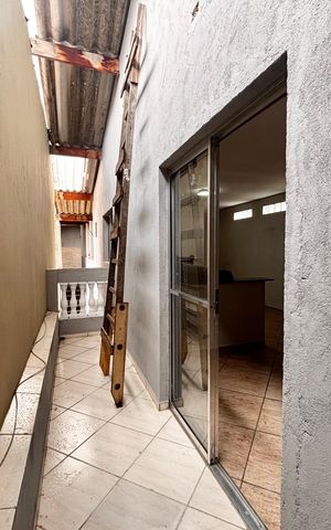 Casa para alugar com 116m², 2 quartos e 1 vaga Casa para alugar com 116m², 2 quartos e 1 vagaSacada sala