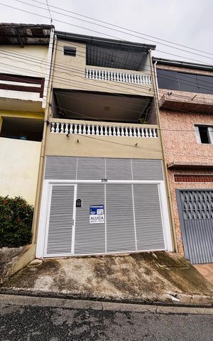 Casa para alugar com 116m², 2 quartos e 1 vaga Casa para alugar com 116m², 2 quartos e 1 vagaFachada com placa