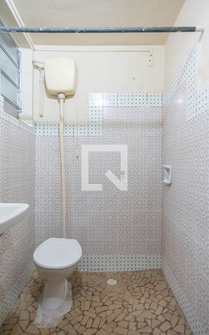 Casa à venda com 180m², 5 quartos e 1 vaga Casa à venda com 180m², 5 quartos e 1 vagaBanheiro 2