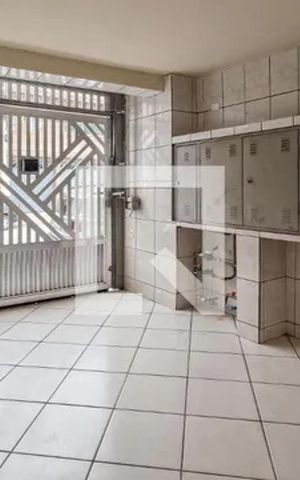 Casa à venda com 180m², 5 quartos e 1 vaga Casa à venda com 180m², 5 quartos e 1 vagaGaragem
