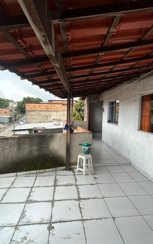 Casa à venda com 64m², 4 quartos e 2 vagas