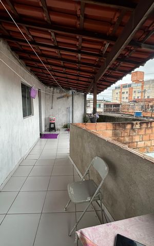 Casa à venda com 64m², 4 quartos e 2 vagas