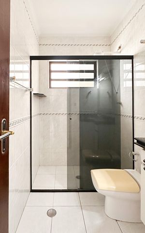 Casa para alugar com 144m², 2 quartos e 2 vagas Casa para alugar com 144m², 2 quartos e 2 vagasBanheiro Social