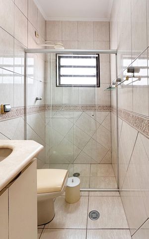Casa para alugar com 144m², 2 quartos e 2 vagas Casa para alugar com 144m², 2 quartos e 2 vagasBanheiro da Suíte