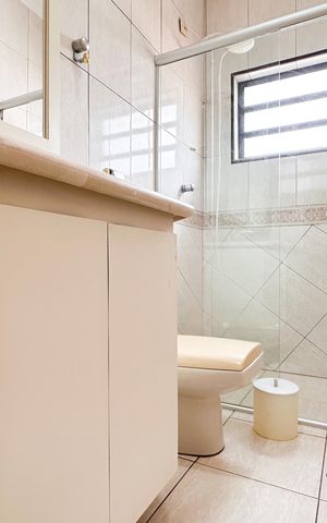 Casa para alugar com 144m², 2 quartos e 2 vagas Casa para alugar com 144m², 2 quartos e 2 vagasBanheiro da Suíte