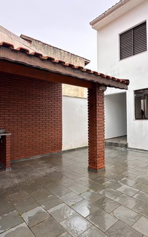 Casa para alugar com 144m², 2 quartos e 2 vagas Casa para alugar com 144m², 2 quartos e 2 vagasChurrasqueira