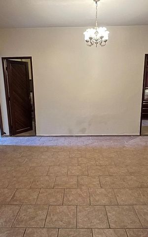 Casa à venda com 140m², 2 quartos e 4 vagas Casa à venda com 140m², 2 quartos e 4 vagasSala