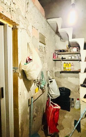 Casa à venda com 59m², 3 quartos e 2 vagas Casa à venda com 59m², 3 quartos e 2 vagasEscada