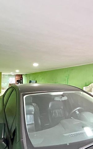Casa à venda com 300m², 3 quartos e 7 vagas Casa à venda com 300m², 3 quartos e 7 vagasGaragem