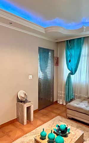 Casa à venda com 300m², 3 quartos e 7 vagas Casa à venda com 300m², 3 quartos e 7 vagasSala