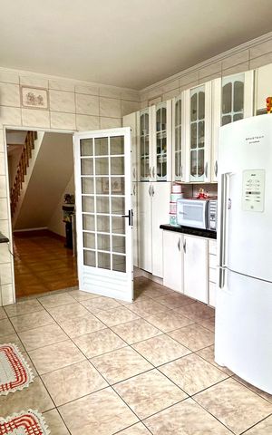Casa à venda com 300m², 3 quartos e 7 vagas Casa à venda com 300m², 3 quartos e 7 vagasCozinha