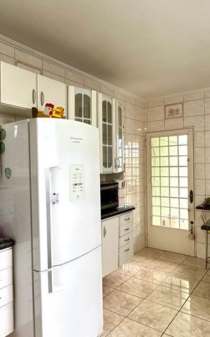 Casa à venda com 300m², 3 quartos e 7 vagas Casa à venda com 300m², 3 quartos e 7 vagasCozinha