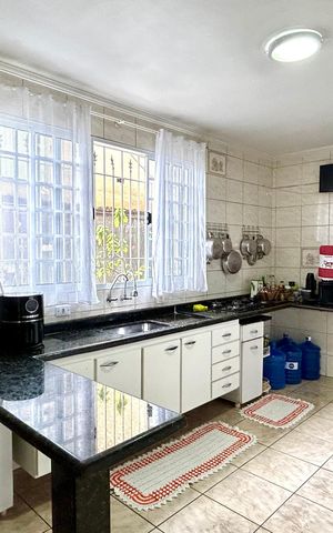 Casa à venda com 300m², 3 quartos e 7 vagas Casa à venda com 300m², 3 quartos e 7 vagasCozinha