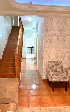 Casa à venda com 300m², 3 quartos e 7 vagas Casa à venda com 300m², 3 quartos e 7 vagasSala