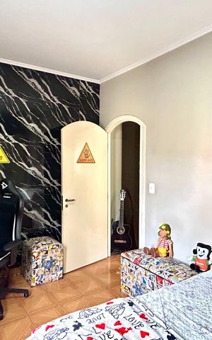 Casa à venda com 300m², 3 quartos e 7 vagas Casa à venda com 300m², 3 quartos e 7 vagasQuarto 2