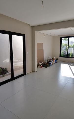 Casa à venda com 225m², 3 quartos e 4 vagasSala