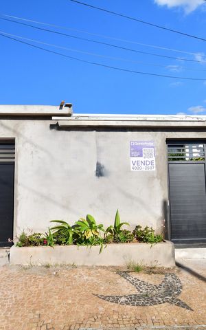 Casa à venda com 225m², 3 quartos e 4 vagasFachada / Placa