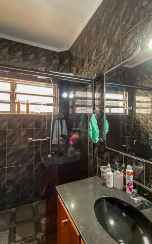 Casa à venda com 160m², 3 quartos e 4 vagasBanheiro da Suíte