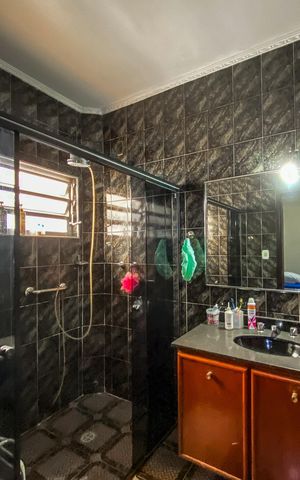 Casa à venda com 160m², 3 quartos e 4 vagasBanheiro da Suíte
