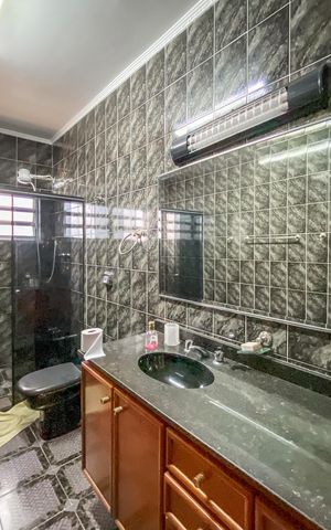 Casa à venda com 160m², 3 quartos e 4 vagasBanheiro 