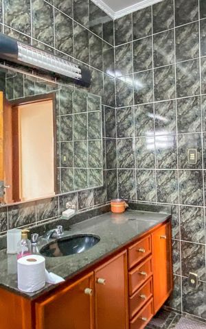 Casa à venda com 160m², 3 quartos e 4 vagasBanheiro 
